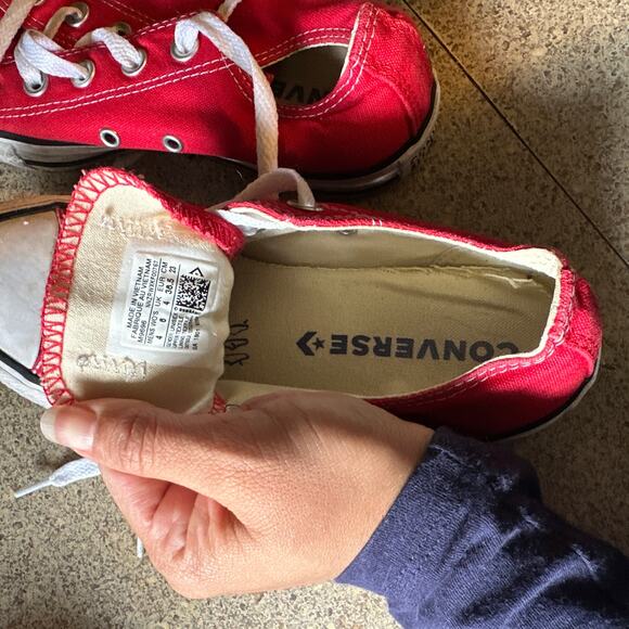 Converse red sneakers women’s size 6 - Picture 3 of 4